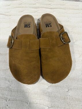 SM New York Suede Mule Clogs in Brown